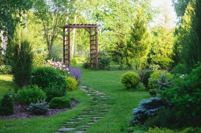 The Benefits of Creating a Low-Maintenance Garden